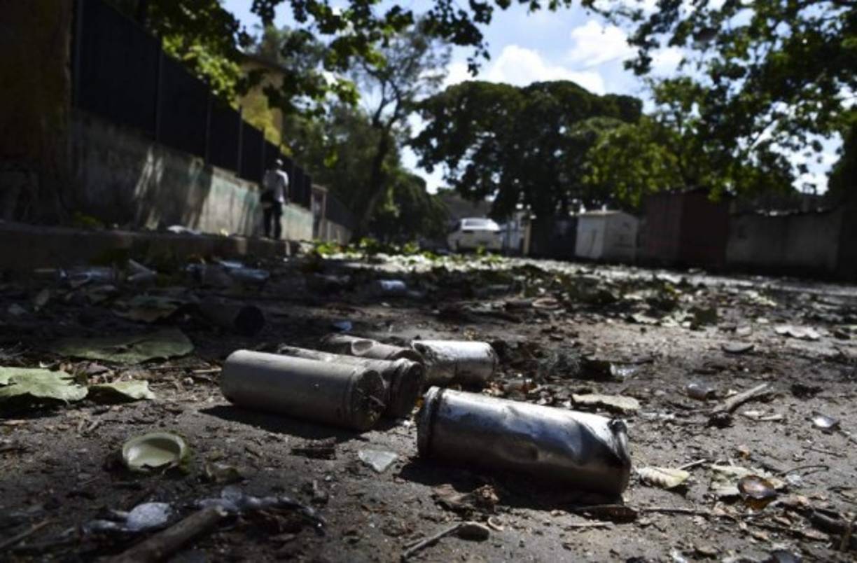 Los líderes chavistas instaron a sus seguidores a manifestarse mañana para contrarrestar la gran protesta opositora en Caracas.