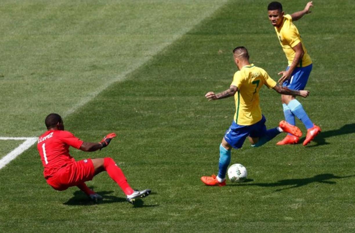 Honduras recibió otro gol minutos después del de Neymar, en el primer tiempo.