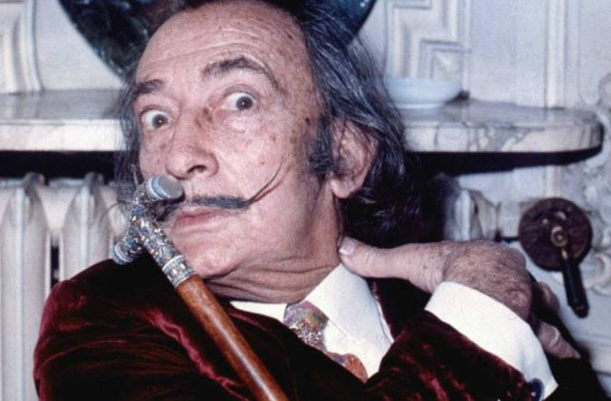 En 1971 el artista español visitó México donde fue entrevistado por Jacobo Zabludovsky;quien preguntó a Dalí: ¿Esta usted loco?, este respondió:“La única diferencia entre un loco y yo, es que yo no estoy loco”. Foto:http:www.vix.com