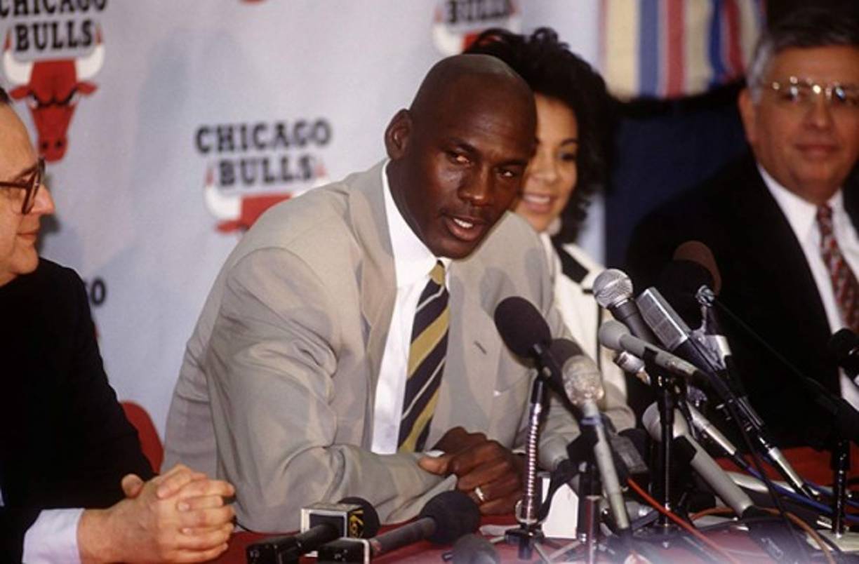 Que Michael Jordan se cambiaría al béisbol.