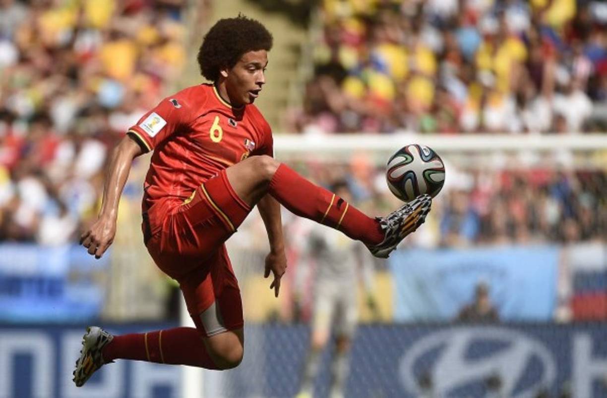 Axel Witsel: Según Sky Sports, el París Saint Germain de Francia y el Borussia Dortmund de Alemania se han interesado en los servicios del volante belga.