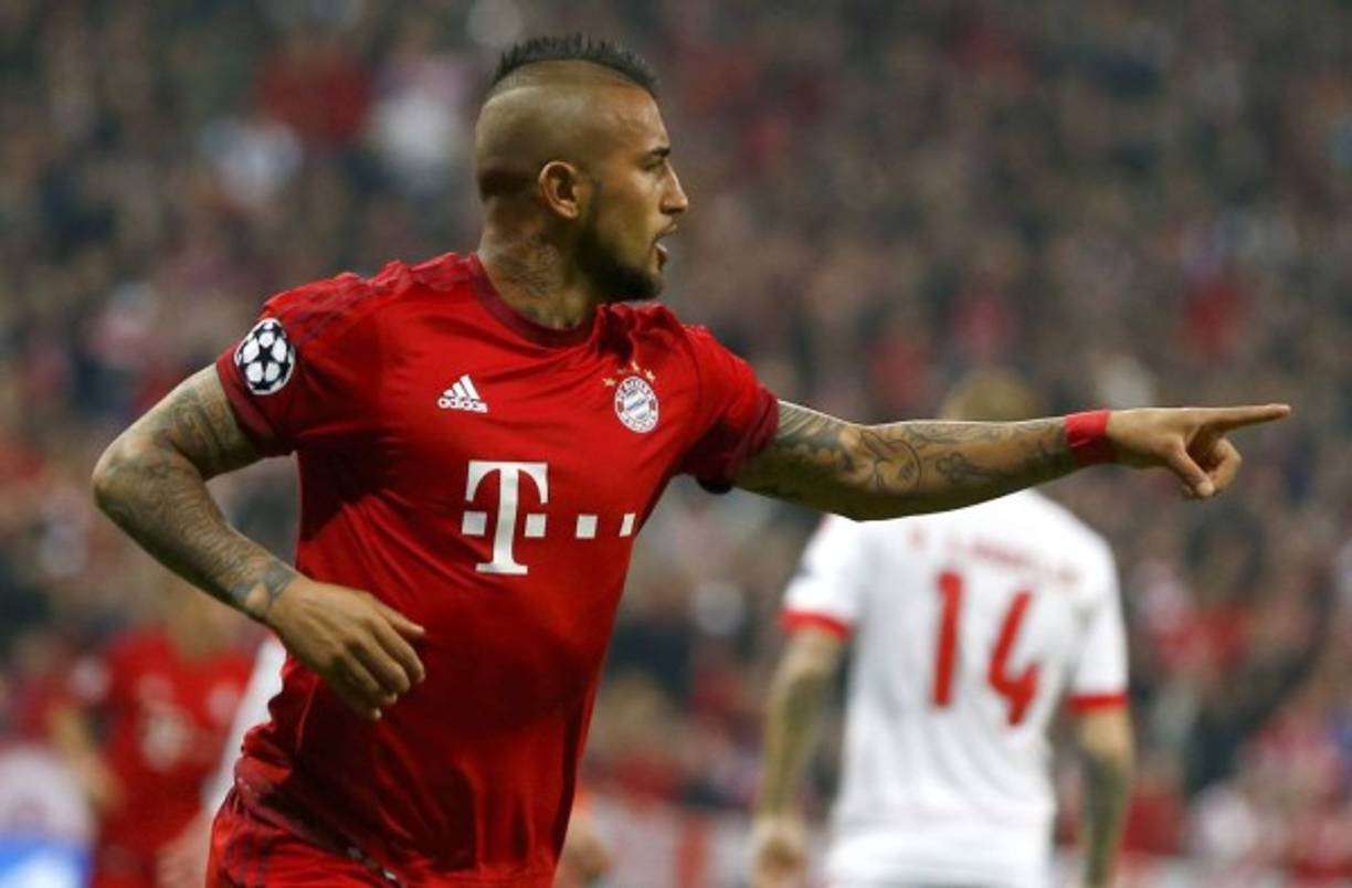 El mediocampista chileno del Bayern Múnich, Arturo Vidal, es uno de los futbolistas más cotizados y deseados por los equipos de élite del balompié. Por ende, el Chelsea estaría dispuesto a desembolsar la fuerte cantidad de 50 millones de euros con tal de fichar al llamado ‘Rey Arturo’ y tenerlo entre sus filas para la próxima campaña.