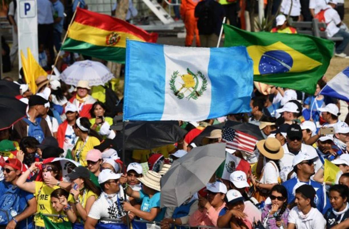 Banderas de todo el mundo desfilan en la Jornada Mundial de la Juventud (JMJ) 2019.