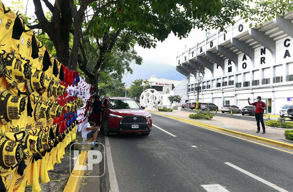 En los alrededores se respira ambiente de Gran Final.
