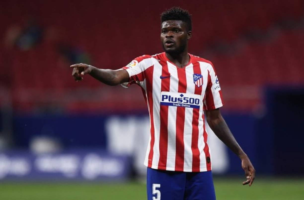 Según The Sun, el Chelsea se ha interesado en el fichaje del centrocampista ghanés Thomas Partey del Atlético de Madrid. Pero el tema está algo complicado ya que el Arsenal lleva la delantera para hacerse con los servicios del jugador rojiblanco. El Atleti pide que se remitan a la cláusula de 45 millones de euros.
