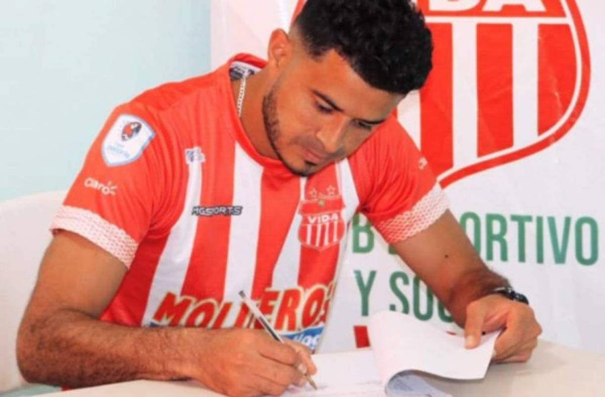 Celio Valladares: El portero hondureño firmó contrato con el Vida. Hizo pretemporada con Motagua pero finalmente fichó por los cocoteros.