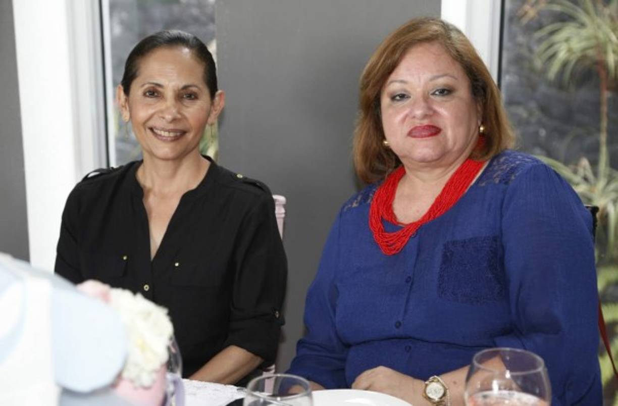 Vilma Bográn y Marina Cueva.