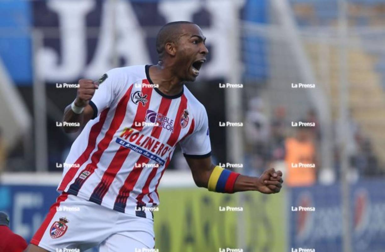 El delantero colombiano Óscar Móvil marcó el gol de la Real Sociedad en el estadio Nacional y así lo celebró.