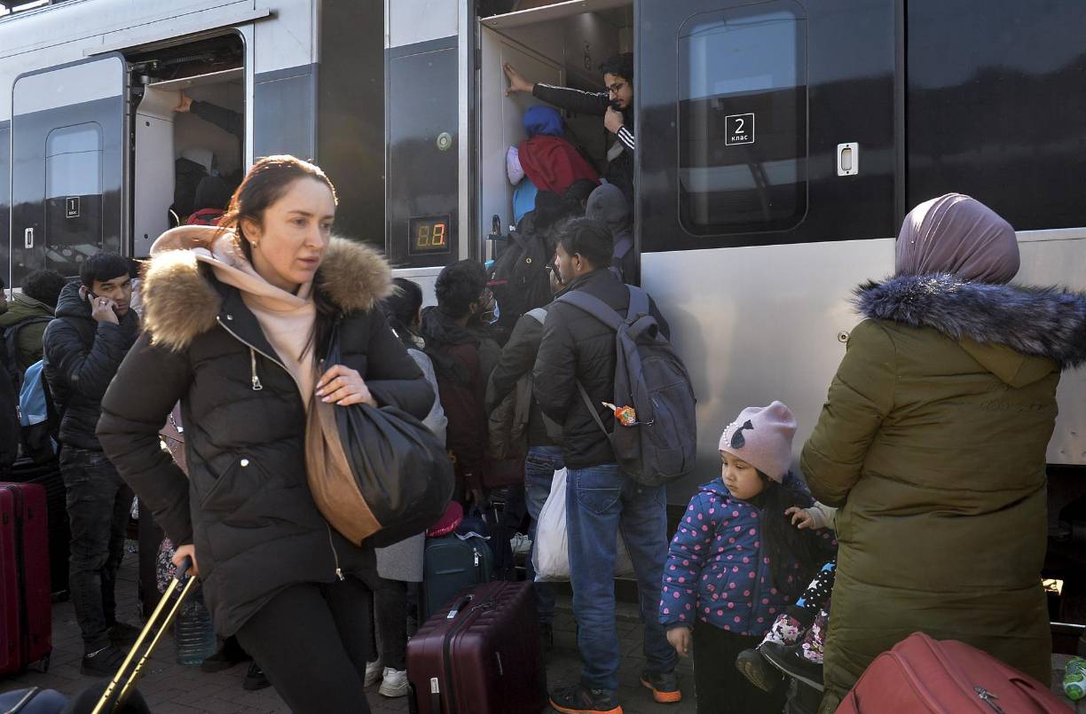 La agencia de la ONU estimó el martes además que el conflicto en Ucrania ha dejado un millón de personas desplazadas dentro de las fronteras.