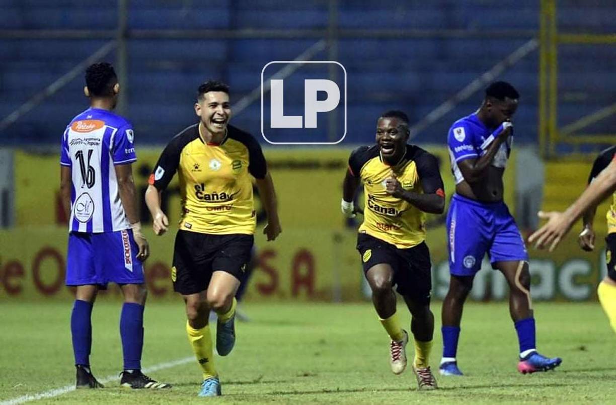 Jhow Benavídez sonríe tras marcar su gol contra el Victoria.