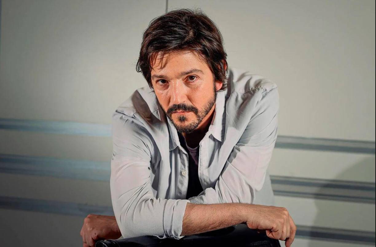 Por su parte, el actor mexicano Diego Luna recordó la letra de la canción “Para vivir” con la recomendación de escucharla: “Nos deja mucho”.