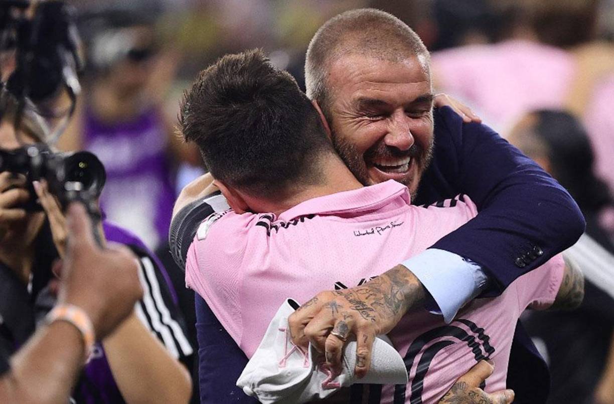 David Beckham, uno de los propietarios del Inter Miami, se dirigió donde Messi y le dio un efusivo abrazo.