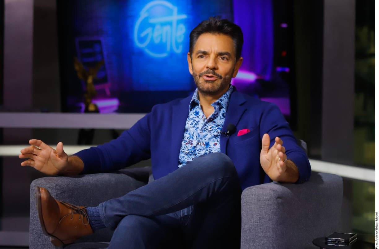 La noticia tomó por sorpresa al mundo del espectáculo. Nadie esperaba que Eugenio Derbez, el reconocido cómico mexicano, sufriera un grave accidente. Fue Alessandra Rosaldo, esposa del actor, quien dio a conocer algunos detalles del accidente, a través de un comunicado emitido en su Instagram: “Las lesiones que sufrió son delicadas. La operación es muy complicada, pero no compromete su salud”, expresó.
