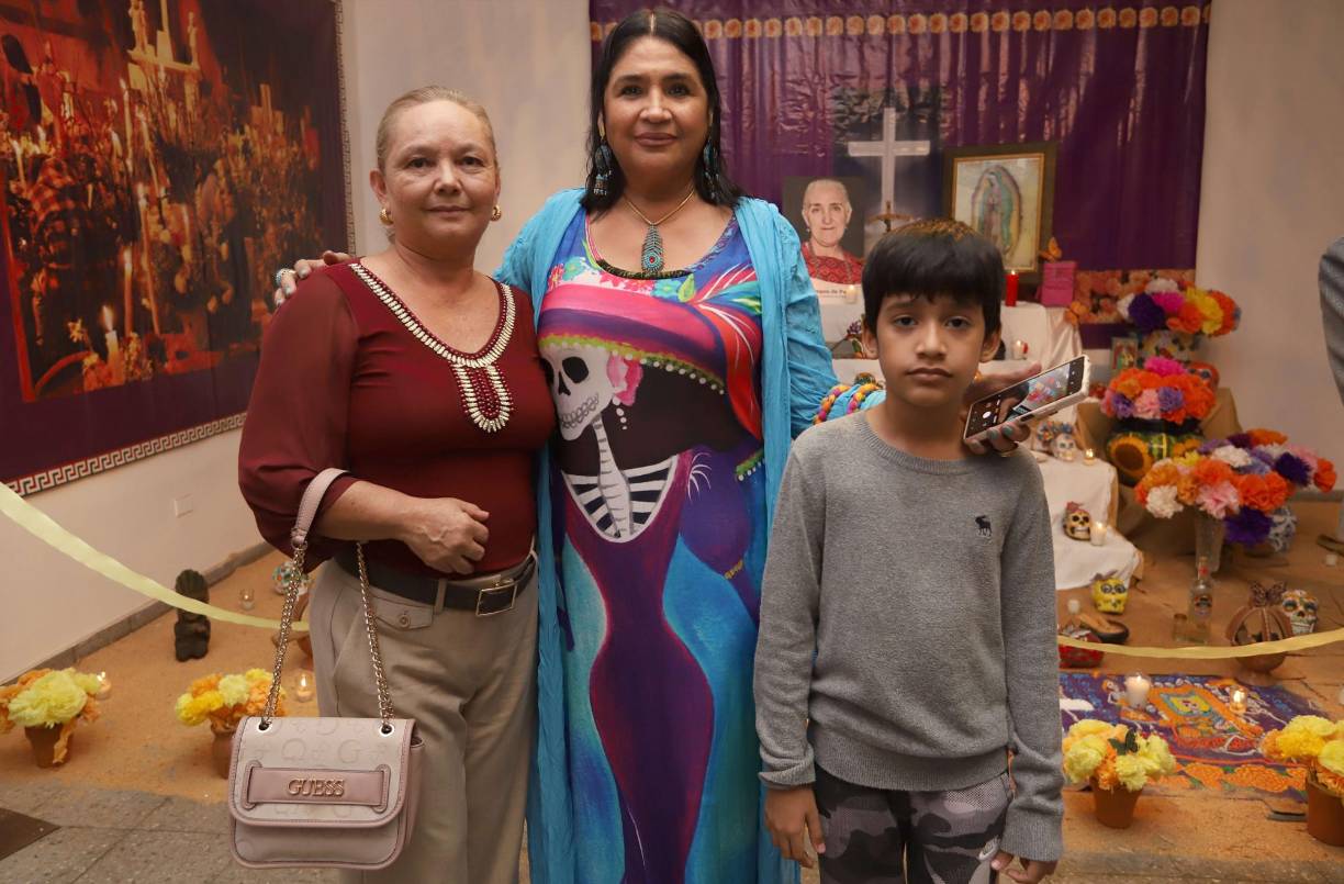 Vivian Lazo, Mercedes López y Santiago Trigueros