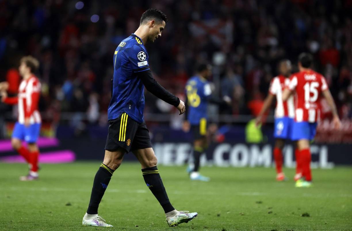 Cristiano Ronaldo se fue cabizbajo del campo por el resultado y juego del Manchester United.