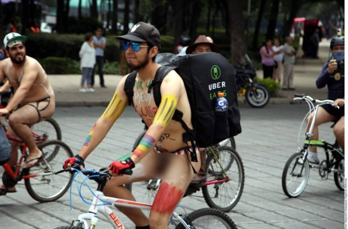 El arte como la pintura corporal, son formas comunes de expresión creativa, así como trajes, bicicletas de colección e instrumentos musicales u otros tipos de ruidos.