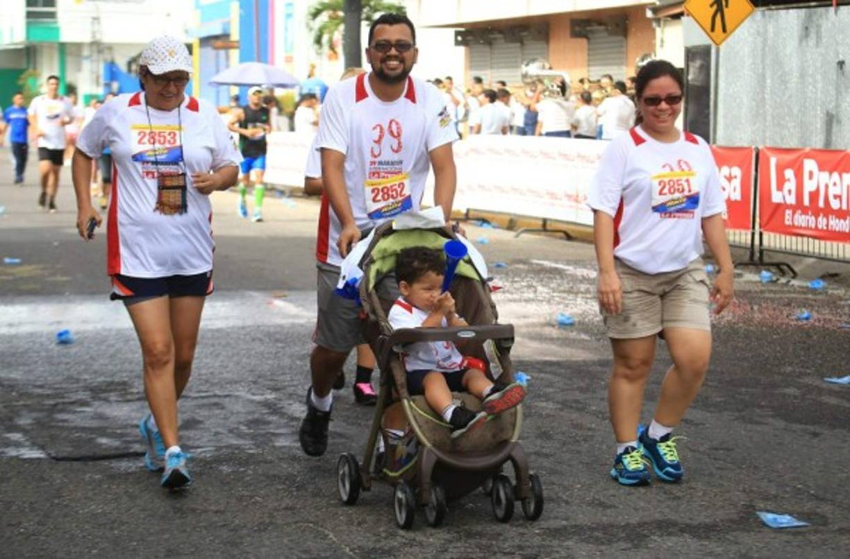 Un ambiente familiar es el que se ha vivido en la calles sampedranas.