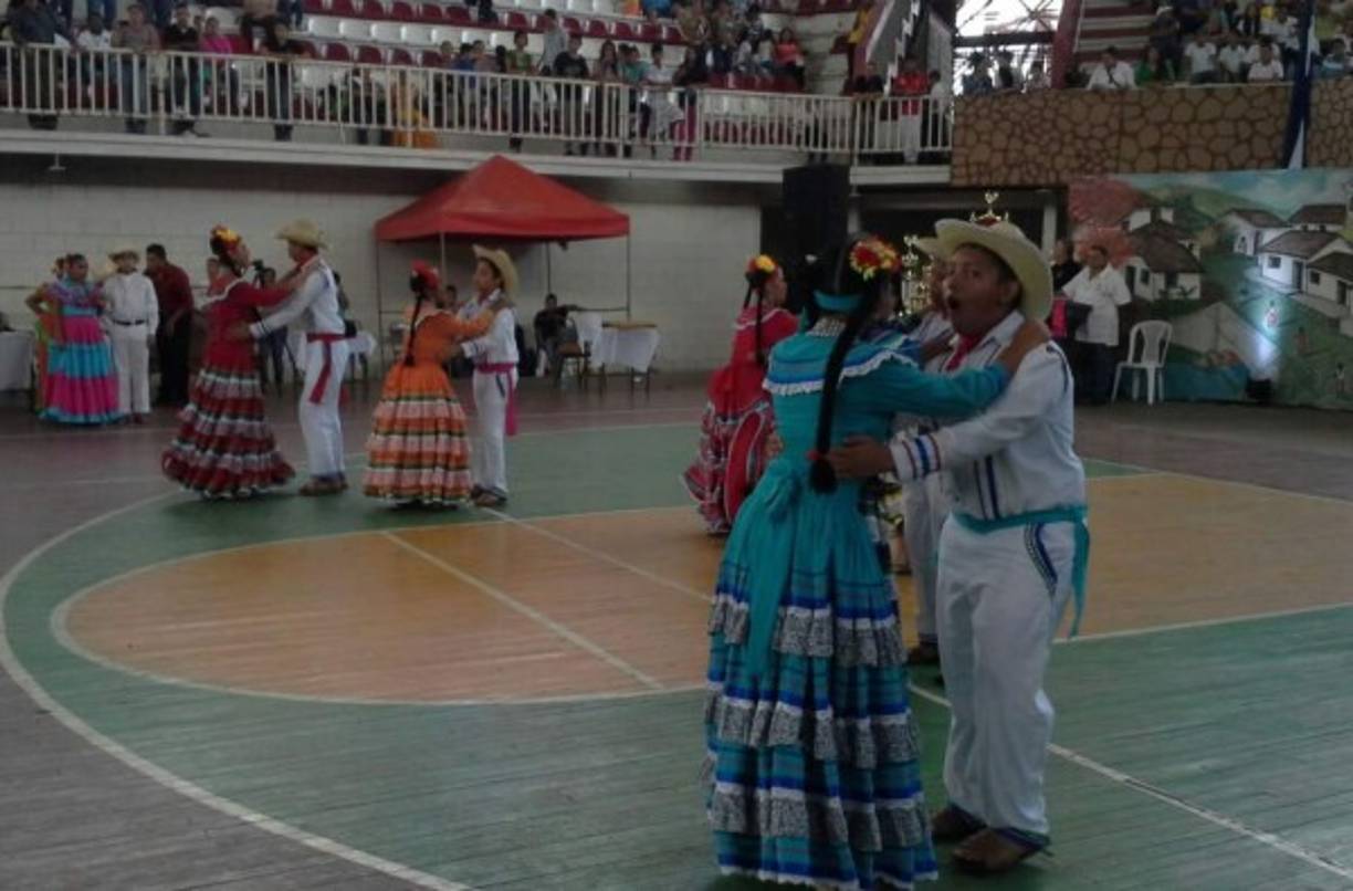 Presentación de danza de la escuela Aurora de San Pedro Sula.