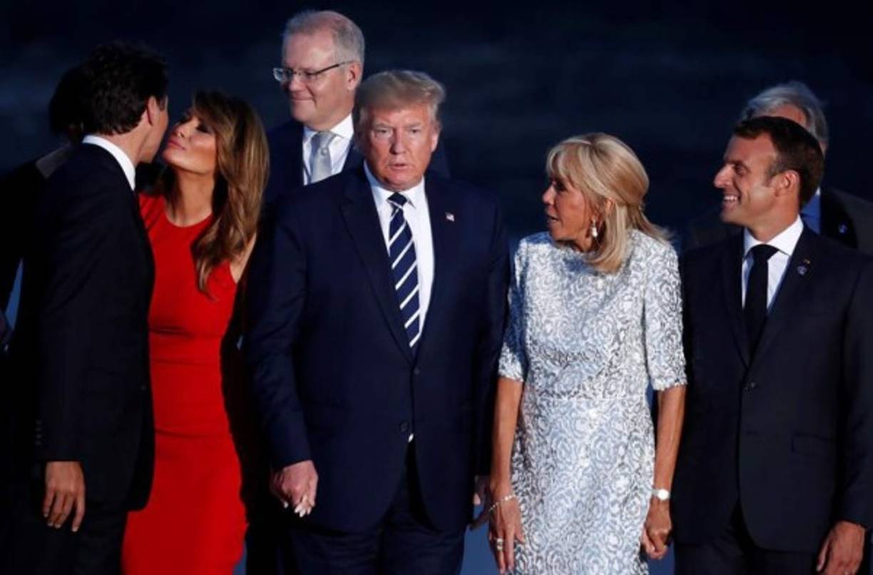 Melania, que conoció a Trudeau durante su primer viaje oficial como primera dama a Canadá, saludó al primer ministro durante la foto familiar previo al banquete preparado por el anfitrión, el mandatario francés Emmanuel Macron, para los líderes de las principales economías occidentales en la ciudad de Biarritz.