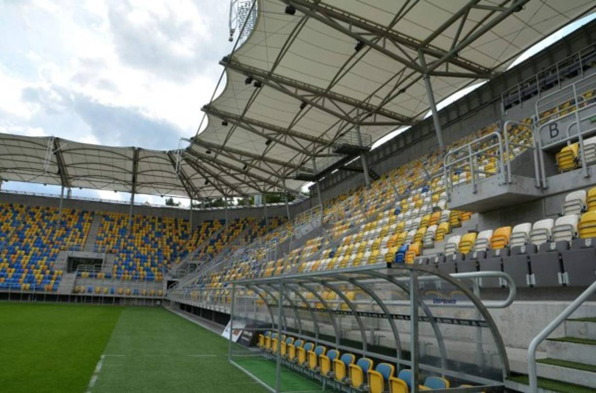 El Estadio Municipal de Gdynia cuenta con 15.1391​ espectadores.