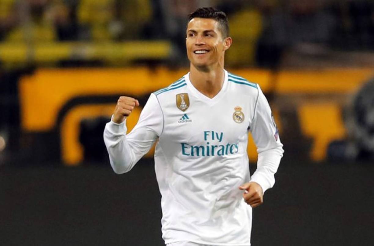 Cristiano Ronaldo habló de su futuro en el Real Madrid: 'Me gusta vivir aquí. He vivido en esta ciudad desde 2009 y amo el clima y la gente. Está cerca de Portugal y se puede llegar en coche. España es un gran país, lo amo. Por supuesto, quiero quedarme aquí, me encanta este club'.