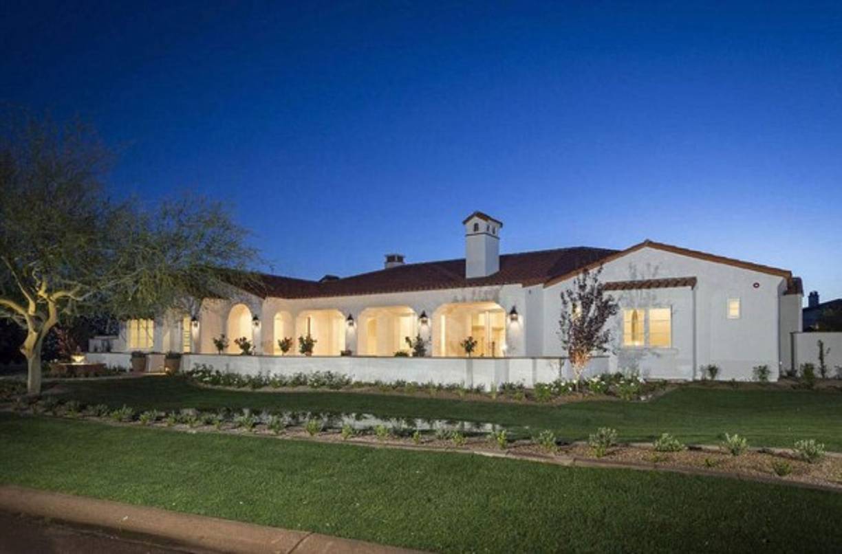 Vista de la millonaria mansión que compró Phelps en la región de Scottsdale, Arizona.