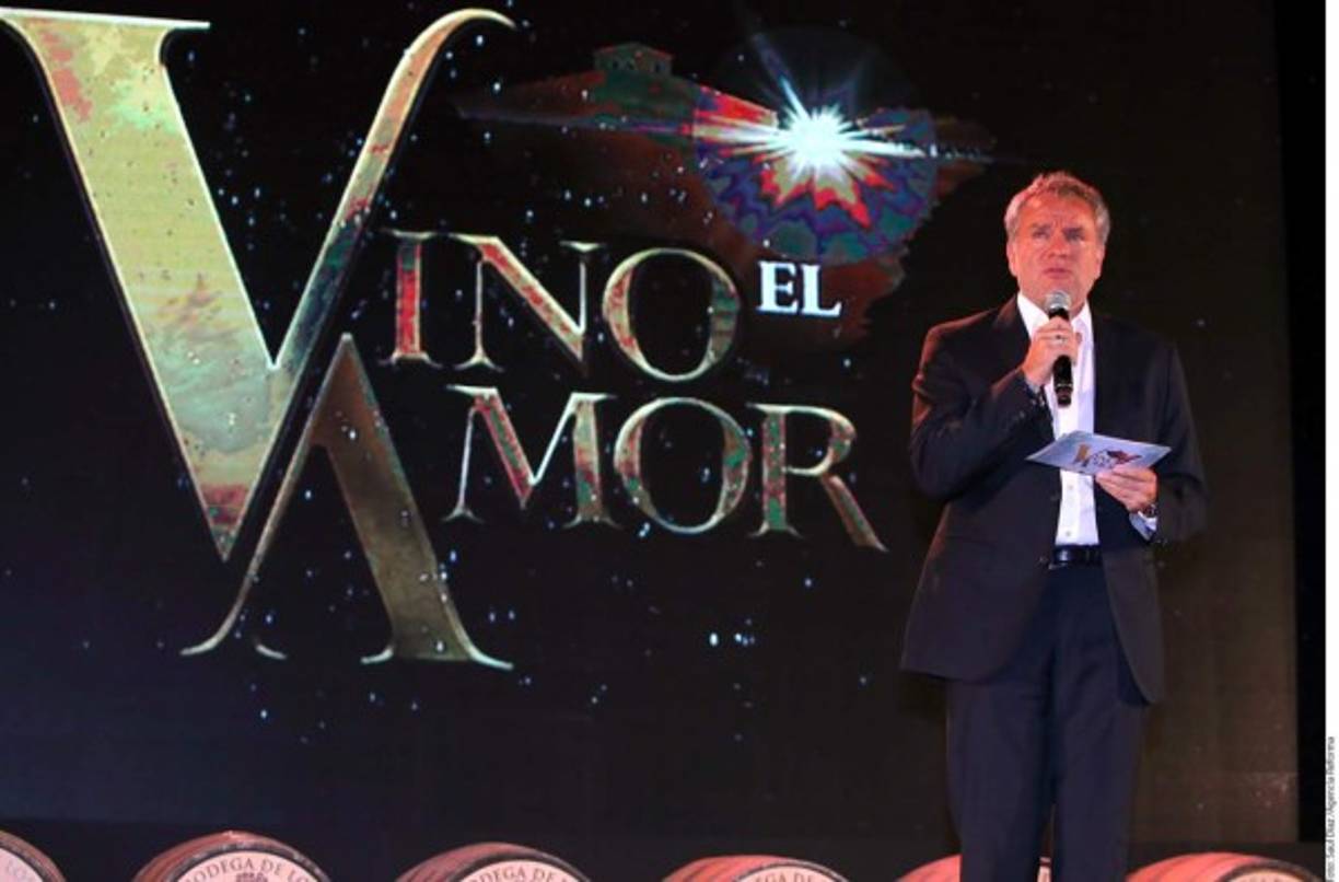 El productor José Alberto Castro fue el encargado de la presentación de la nueva novela Vino el Amor.
