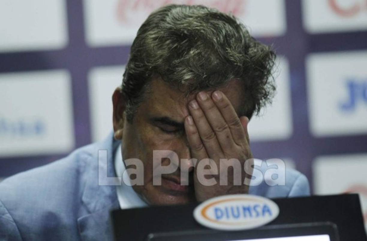 Jorge Luis Pinto en la conferencia de prensa estuvo a punto de llorar por la impotencia de no poderle ganar a EUA.