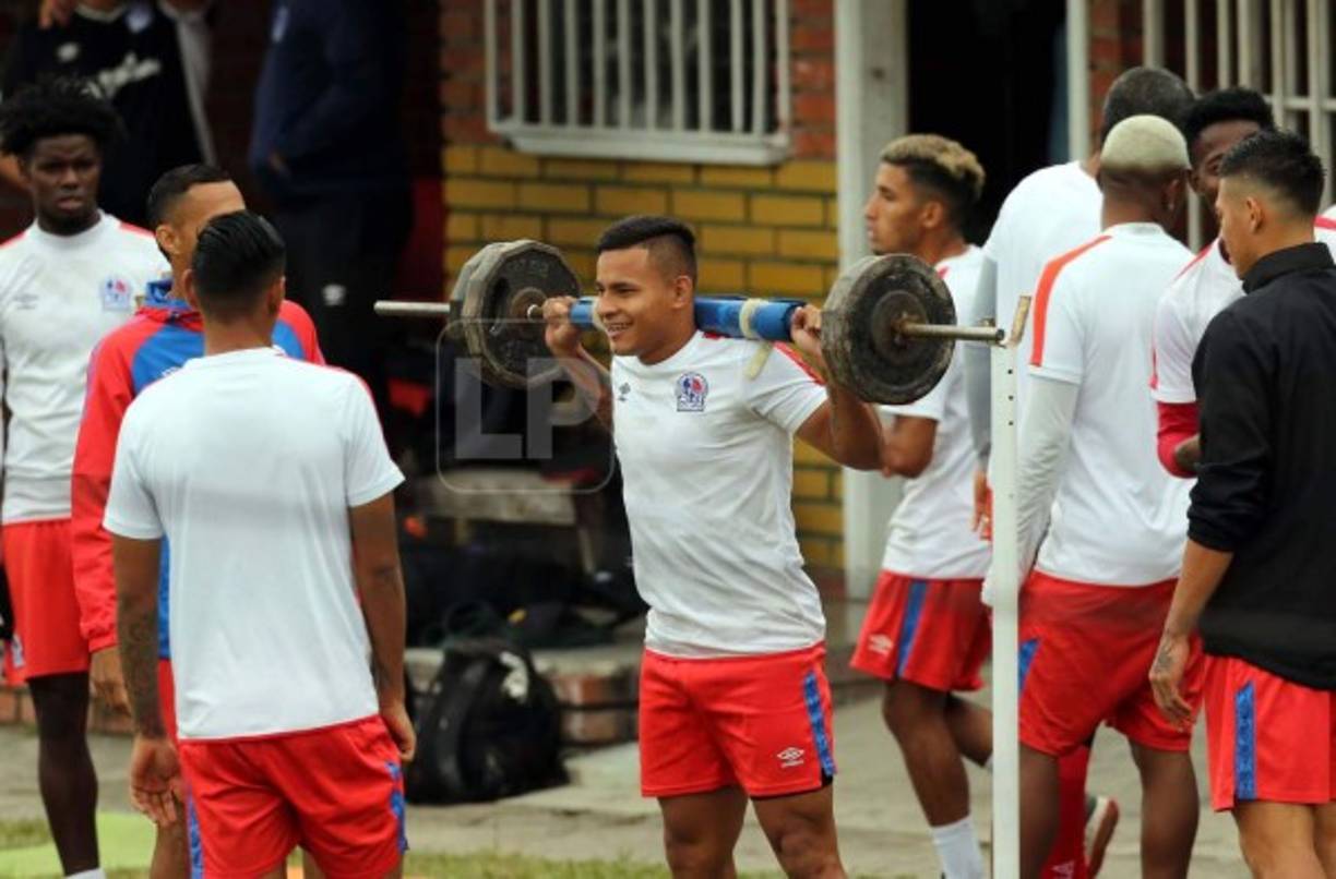 Pedro Troglio puso a Germán Mejía a levantar pesas y el centrocampista inmediatamente las hizo.