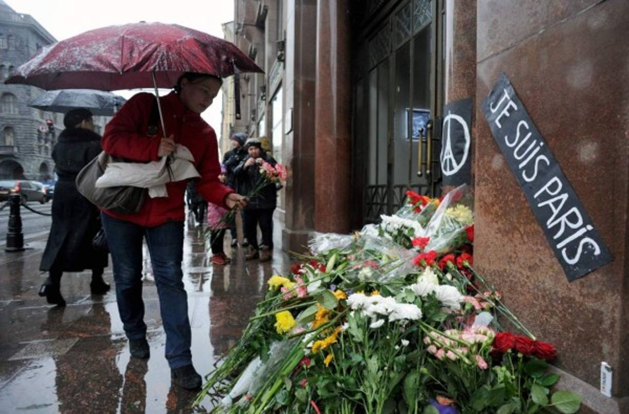 El 'Je Suis Paris' (Nosotros somos París) también apareció en las calles de Rusia.