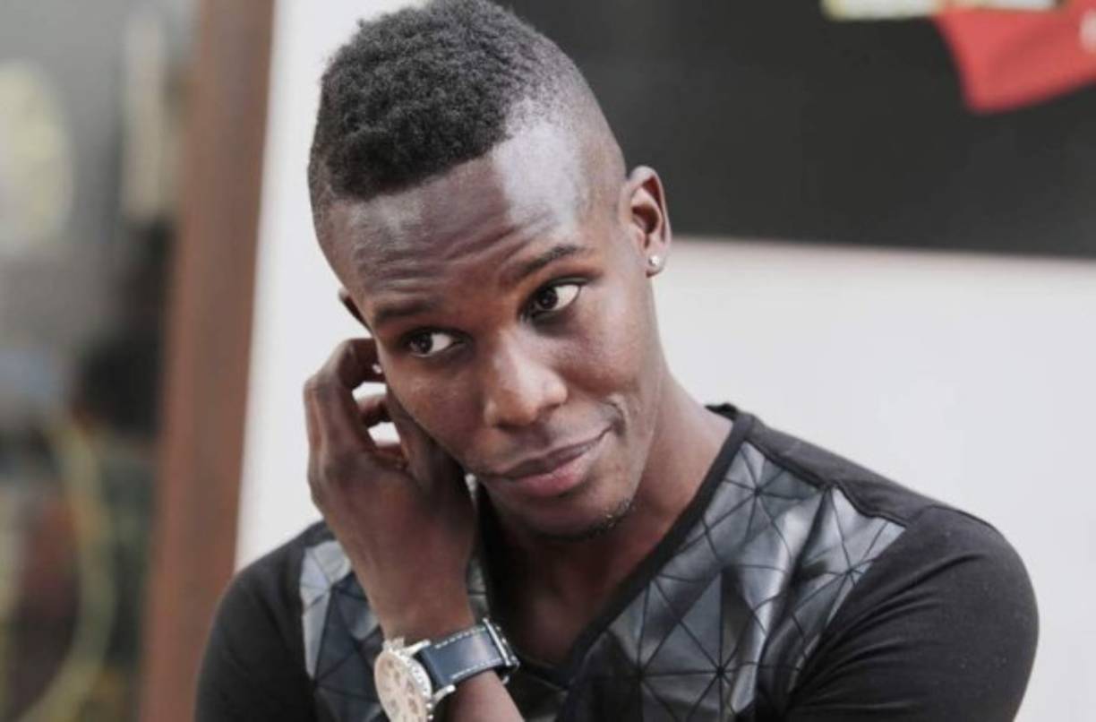 Rubilio Castillo: Según el presidente financiero del Motagua, Juan Carlos Suazo, tienen un pacto con Olimpia y Real España de no fichar jugadores que tengan contrato o en proceso de negociaciones por lo que el delantero no llegaría al club olimpista o aurinegro y ellos esperan lograr un acuerdo con el ariete. “Se ha especulado mucho sobre el futuro de Rubilio, tenemos un pacto de caballeros con Olimpia y Real España de no hablar con un jugador mientras tenga contrato”, explicó.