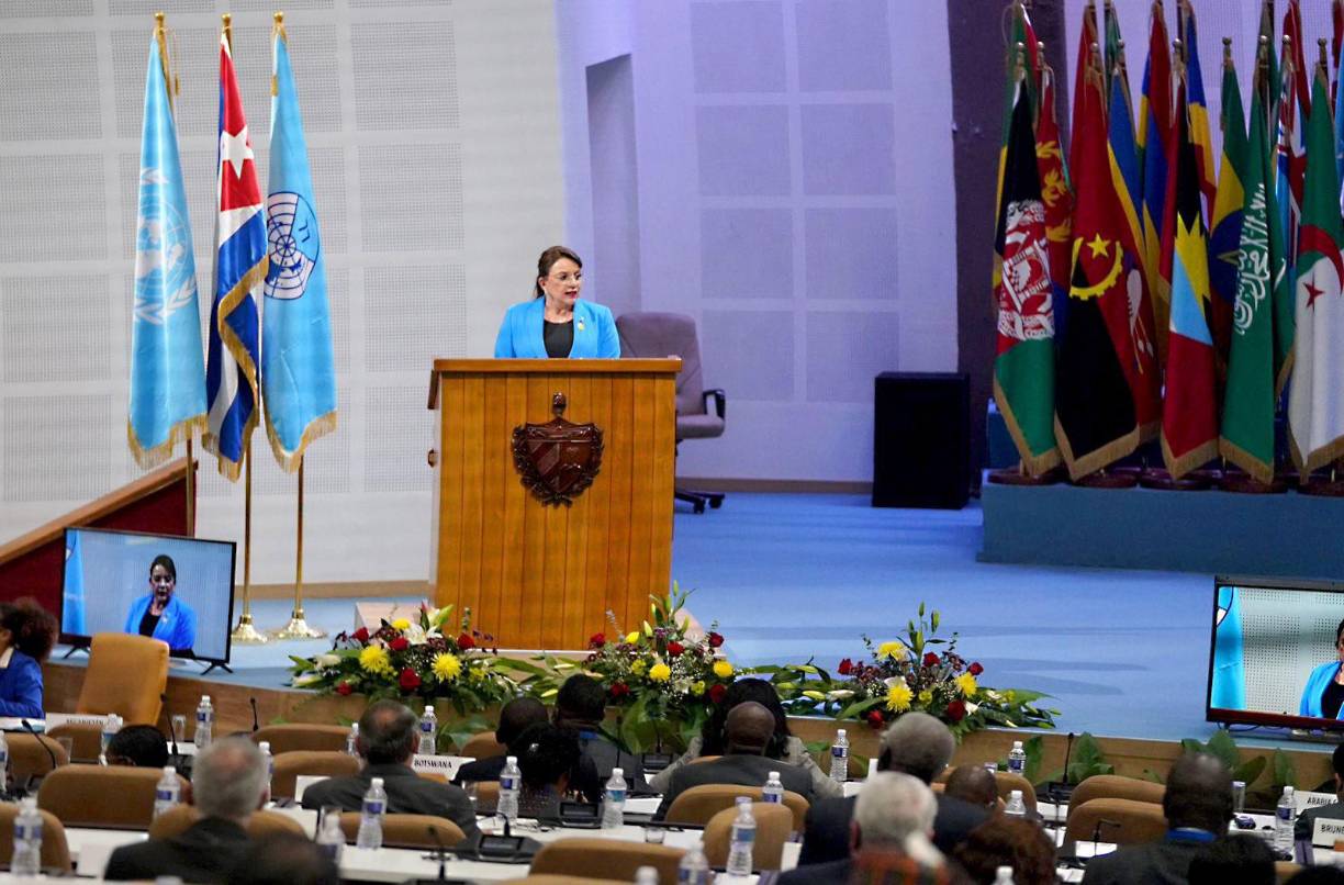 Manifestó que Cuba es el símbolo de la dignidad de Latinoamérica y el Caribe, “por su resistencia irreductible al mayor bloqueo genocida que haya conocido la humanidad tiene ganado un prominente lugar en la historia”.