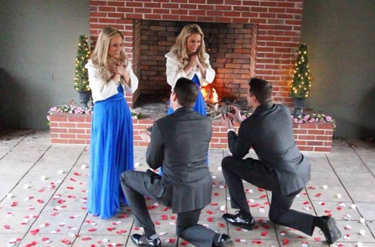 Las parejas se comprometieron al mismo tiempo en febrero pasado, y decidieron celebrar su boda conjunta seis meses después.