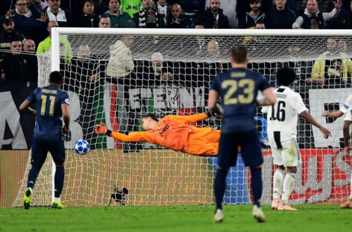 Juan Mata de tiro libre se encargó de marcar el empate en el minuto 86 con un espectacular gol.