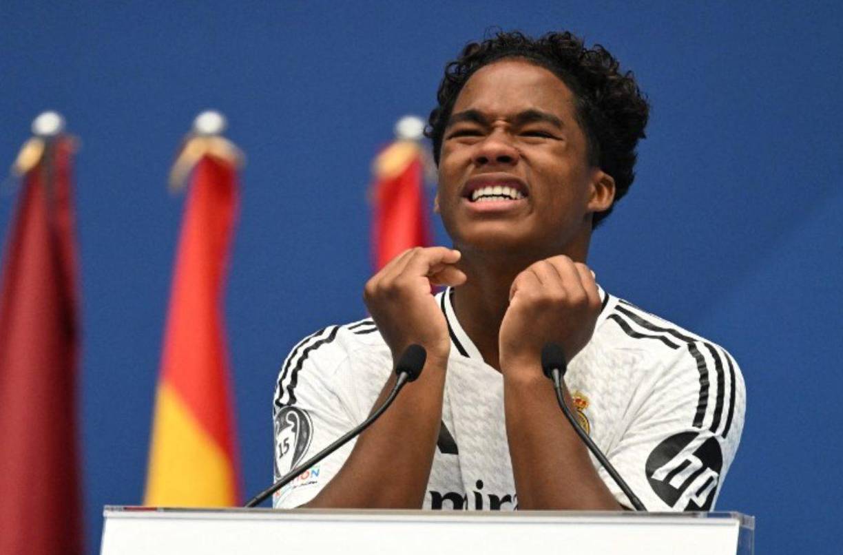 Un momento emotivo se vivió en la presentación ya que Endrick se puso nostálgico y no pudo contenerse. 