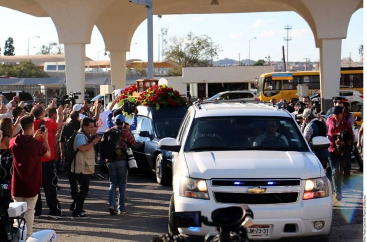 Se fue el maestro, el ídolo, el divo, el grande de México, que anoche logró emocionar a miles de personas aunque él no estuviera.<br/>
