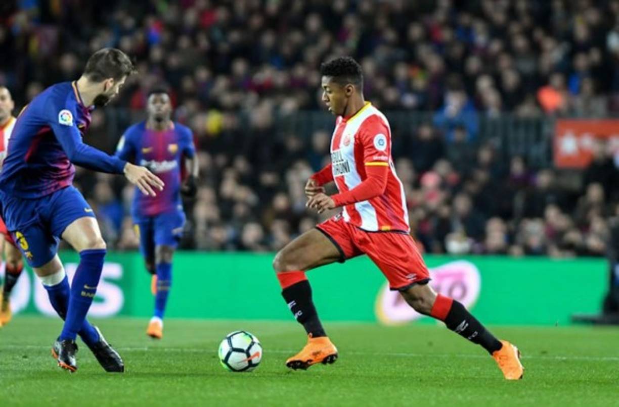 'Choco' Lozano en la jugada del gol del Girona, superó la marca de Gerard Piqué.