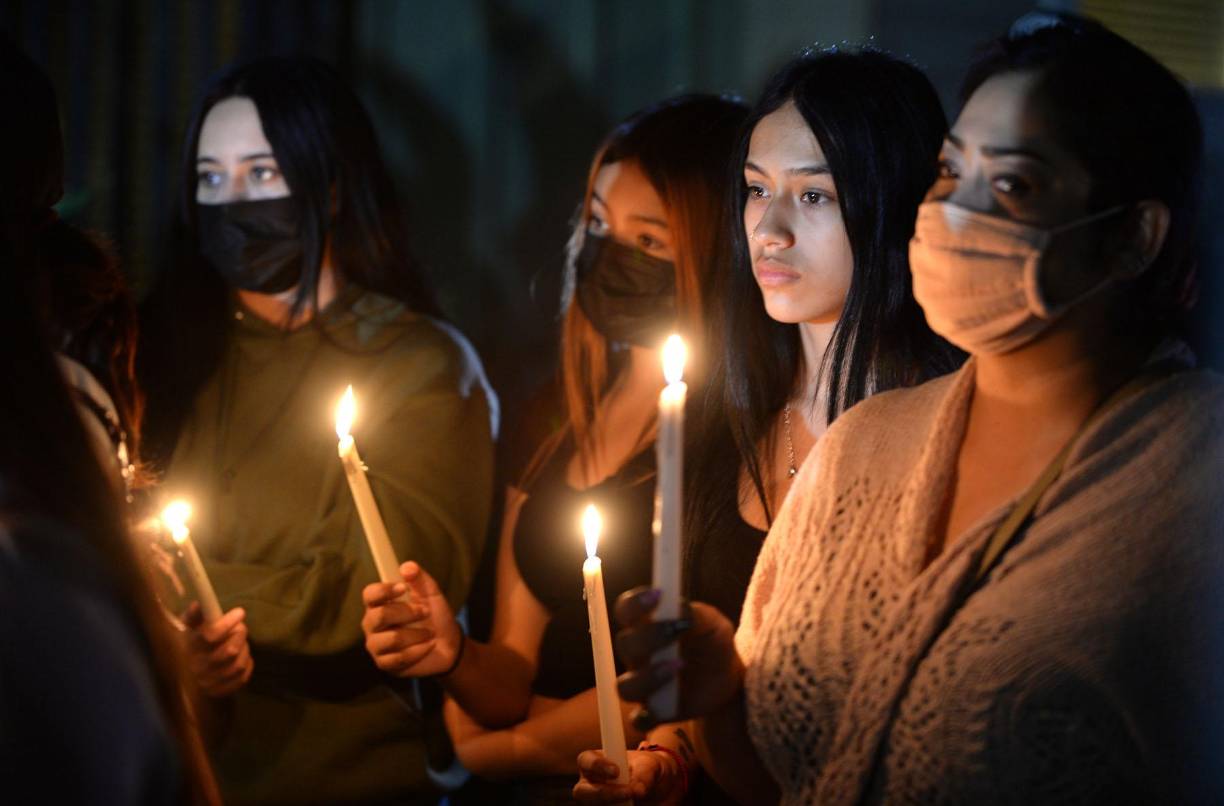 La familia de la joven clama justicia y exige que se arreste y procese al oficial. “Hay un asesino suelto en las calles”, dicen.