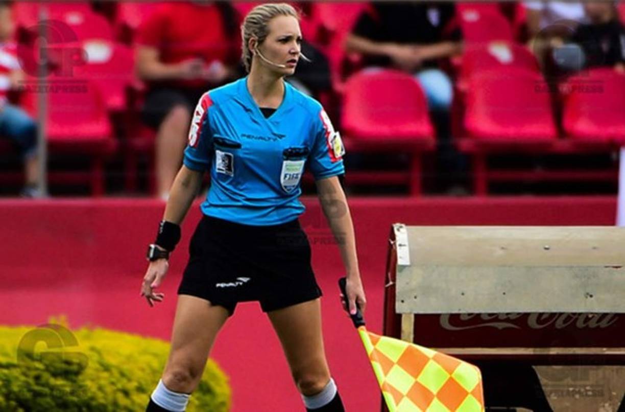 Nadine Camara Bastos es una verdadera belleza.