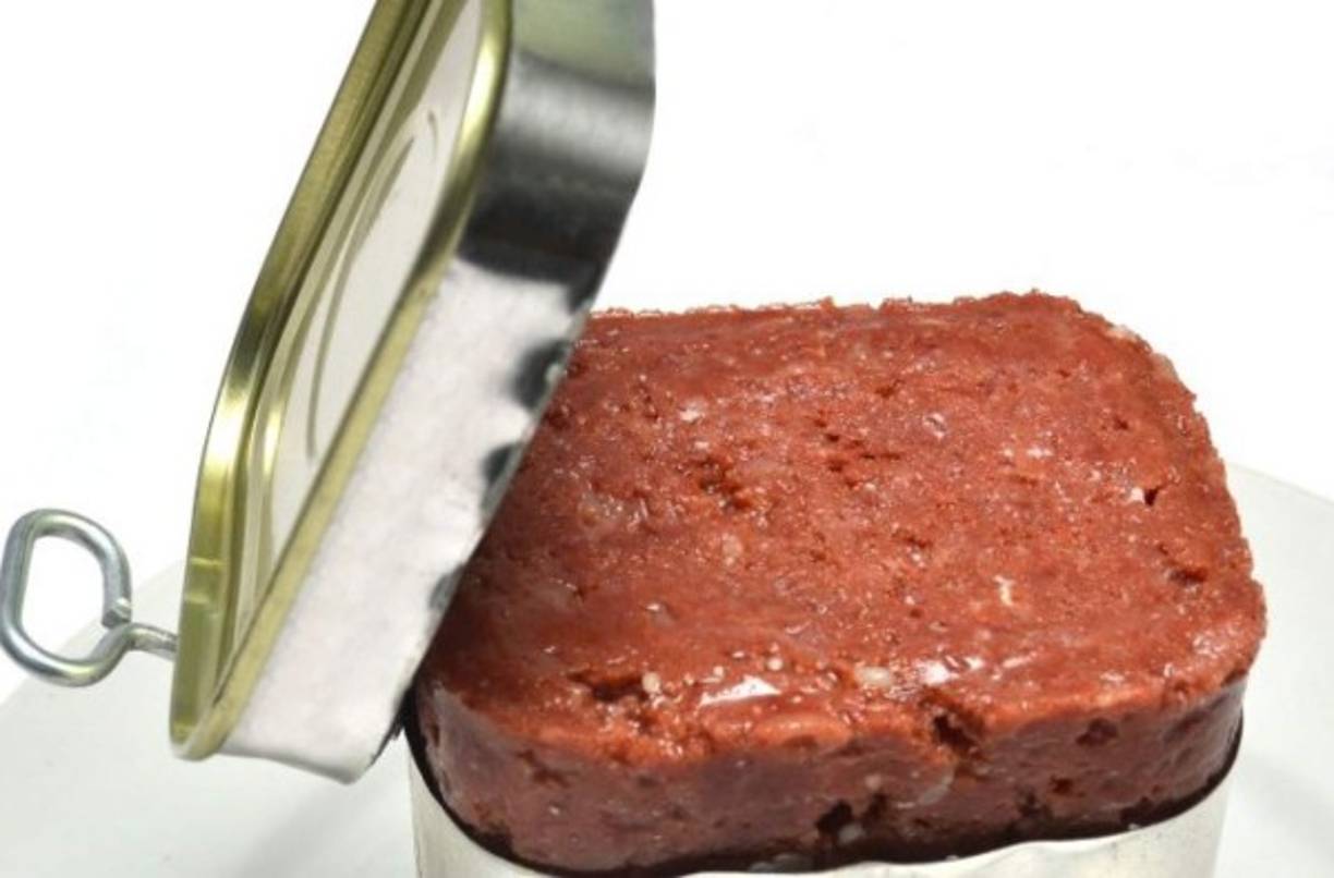 Carne enlatada. 'La carne transformada por salado, maduración, fermentación u otros procedimientos destinados a realzar su sabor y mejorar su conservación' pueden provocar cáncer colorrectal'.