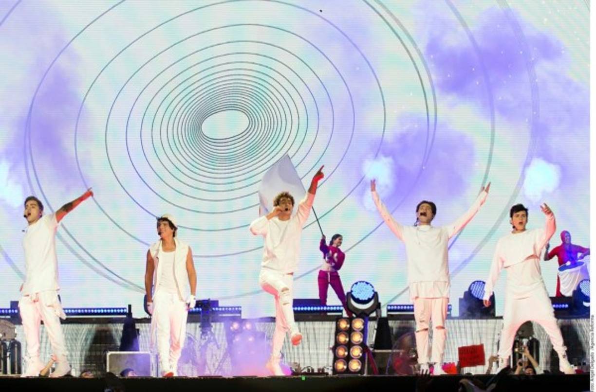 El grupo Urband5 demostró su popularidad en los Premios Telehit 2015 celebrados en el Foro Sol. <br/>