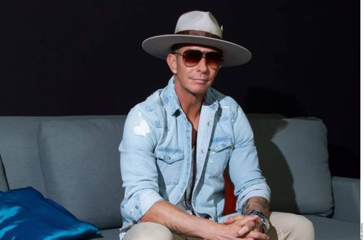 'Estuve en Cancún la semana pasada, no en Tulum. Me fui con mi papá a cerrar un negocio allá y precisamente unos de los socios me llevaron a conocer los restaurantes que están de moda en Cancún, porque precisamente con uno de ellos vamos a hacer otras cosas.