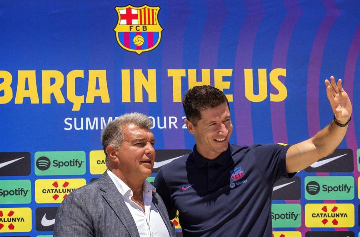 Laporta dijo sentirse orgulloso y que cada vez el equipo se esta volviendo más competitivo. “Estamos progresando muy bien”, manifestó Laporta