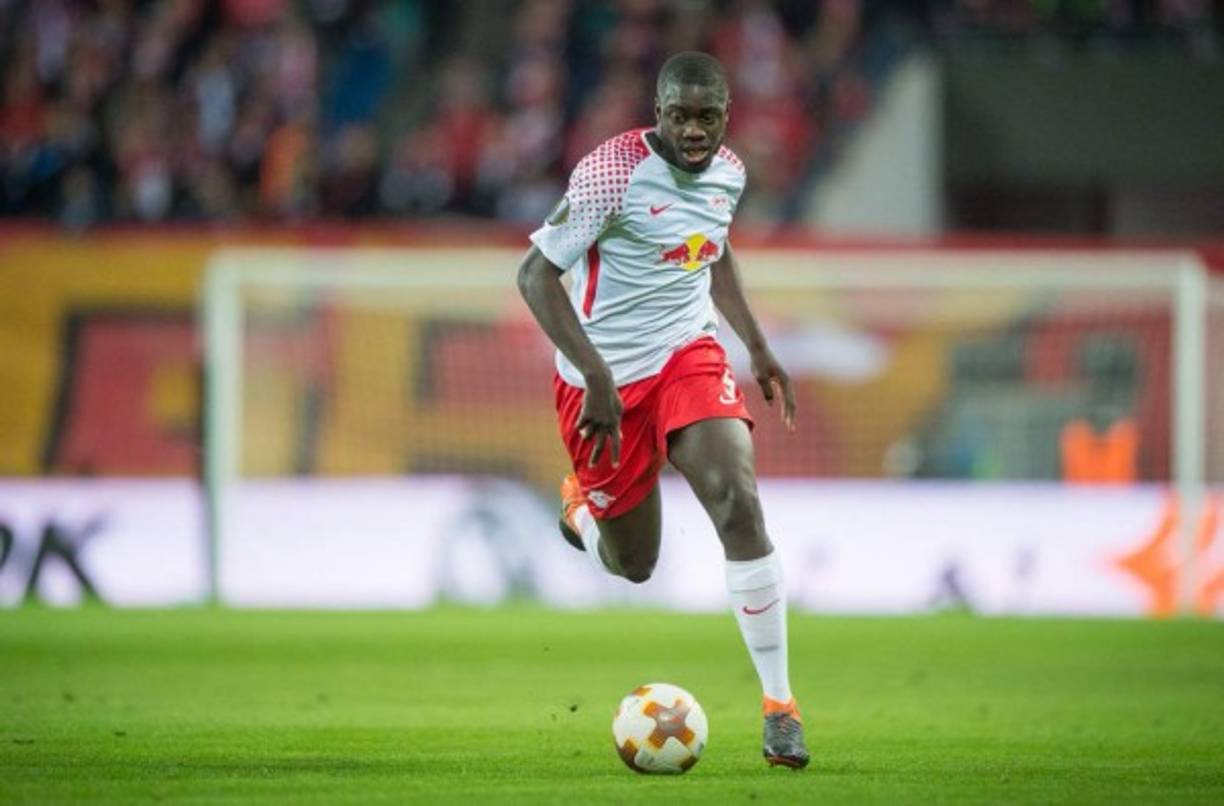 Dayot Upamecano: El defensor francés podría convertirse en nuevo refuerzo del Arsenal de la Premier League de Inglaterra. Su ficha anda en los 60 millones de euros.