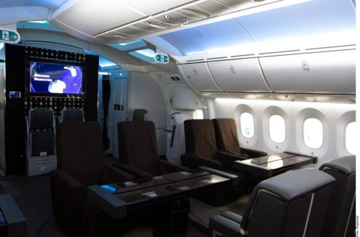 El avión presidencial fue puesto a la venta por el presidente López Obrador, al considerarlo un 'lujo excesivo' en una Administración que tiene como eje rector políticas de austeridad.<br/><br/>Entre otros servicios, el avión contaba con un baño completo, una recámara y un despacho para el presidente, donde se ubicaba una sala, televisión y una caminadora.<br/>