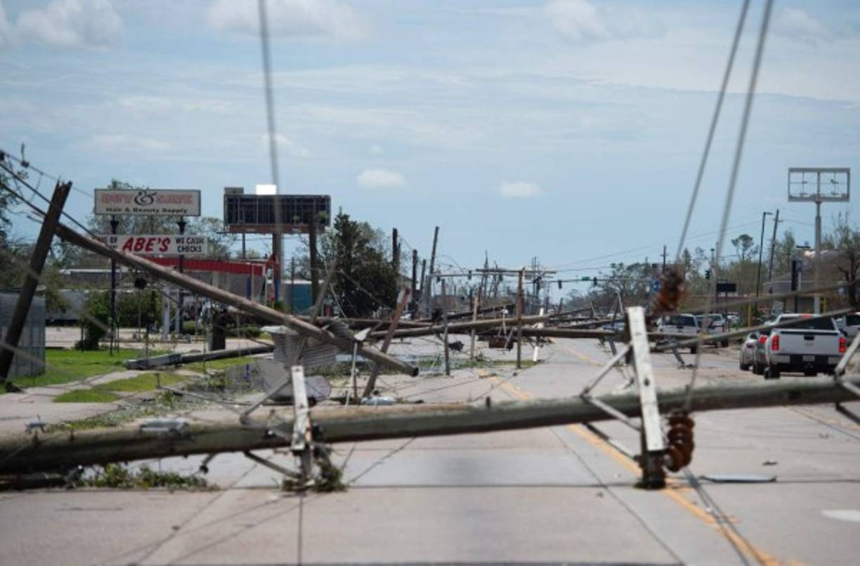 Según la web especializada Poweroutage, cerca de 800.000 clientes se quedaron sin servicio eléctrico en Luisiana y Texas, a los que hay que sumar otros 30.000 en Arkansas, a donde Laura llegará en las próximas horas.