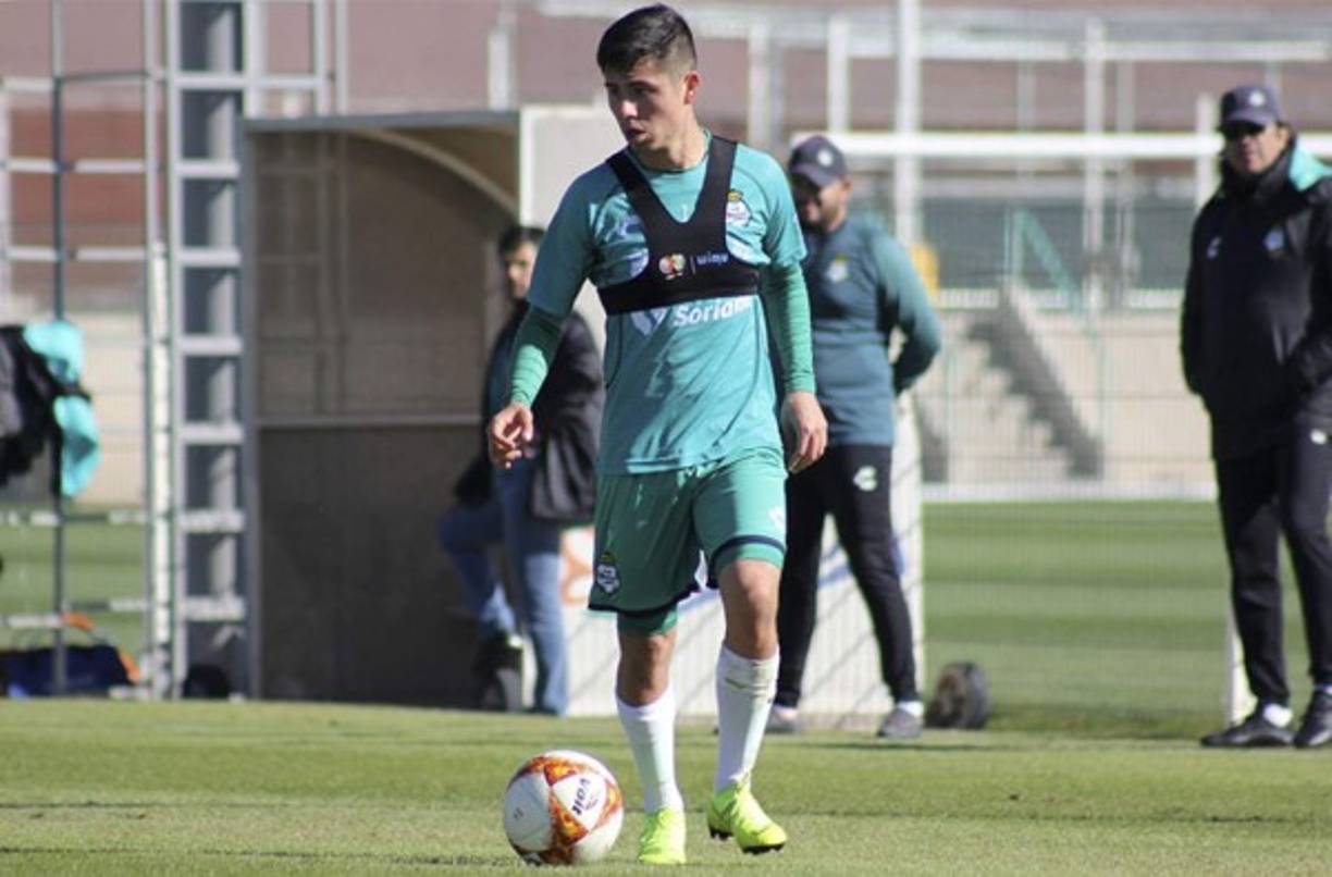 Brayan Garnica: Será una de las novedades en el mediocampo del Santos Laguna, no jugó en la ida y llegó esta temporada al club lagunero procedente del Atlas. No ha podido consolidarse y ante Marathón estará como volante por la banda derecha.