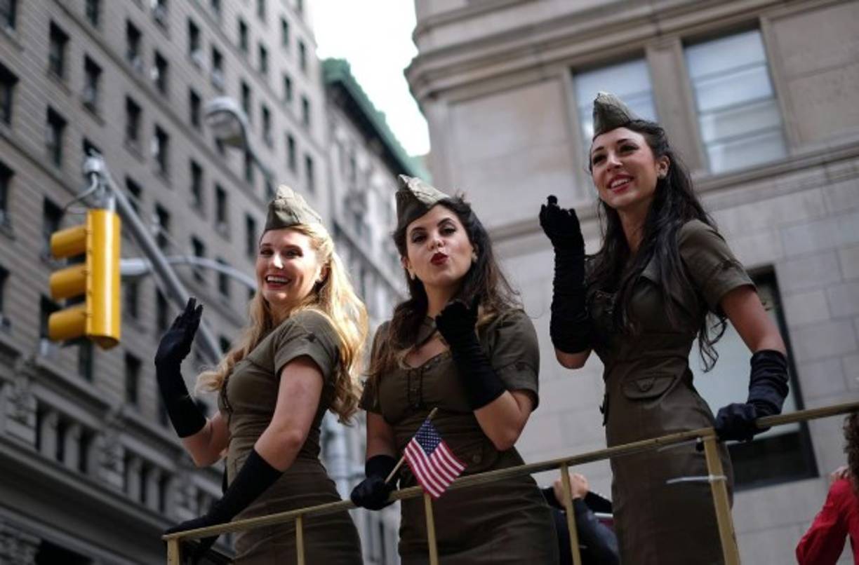 Un grupo de mujeres animaron el desfile realizado en Nueva York con motivo de la celebración del día de los Veteranos.