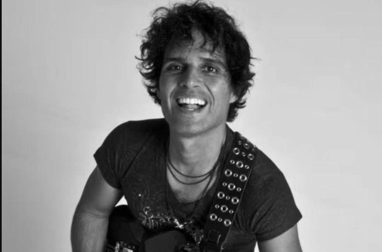 Suárez-Vertiz dejó las presentaciones públicas hace una década, tras informar que sufría de parálisis bulbar, una enfermedad que afecta las neuronas motoras inferiores del tallo cerebral.