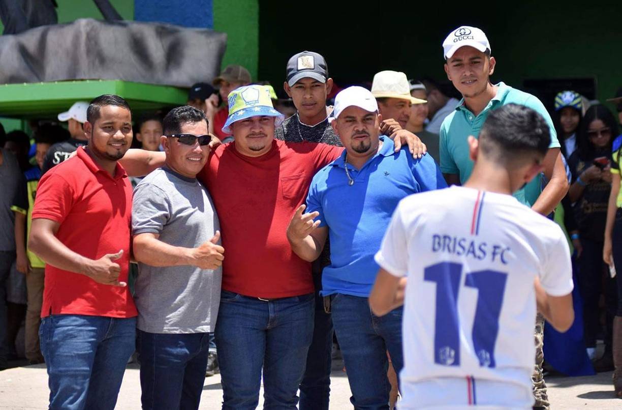 Las imágenes más curiosas del ambiente de la final Olancho-Olimpia